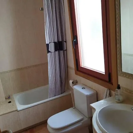 ático Céntrico Y Funcional Con Terraza Situado Frente Al Puente De La Toja Y Al Paseo Marítimo De O Grove. Ideal Para Familias O Grupos. Appartamento O Grove
