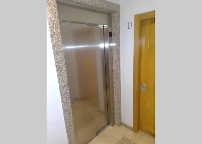 ático Céntrico Y Funcional Con Terraza Situado Frente Al Puente De La Toja Y Al Paseo Marítimo De O Grove. Ideal Para Familias O Grupos. Appartement *