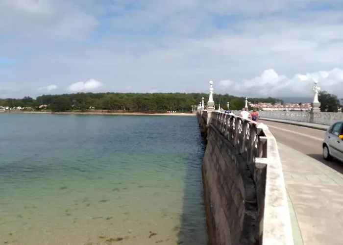 ático Céntrico Y Funcional Con Terraza Situado Frente Al Puente De La Toja Y Al Paseo Marítimo De O Grove. Ideal Para Familias O Grupos. Appartement *