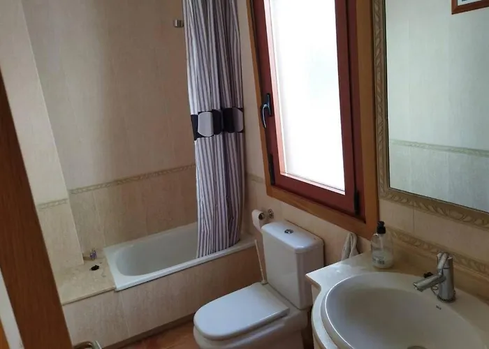 ático Céntrico Y Funcional Con Terraza Situado Frente Al Puente De La Toja Y Al Paseo Marítimo De O Grove. Ideal Para Familias O Grupos. Appartement O Grove