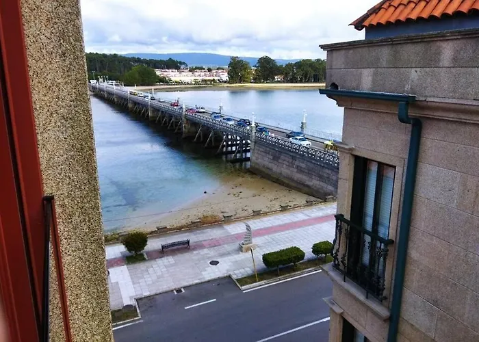 Appartement ático Céntrico Y Funcional Con Terraza Situado Frente Al Puente De La Toja Y Al Paseo Marítimo De O Grove. Ideal Para Familias O Grupos. *