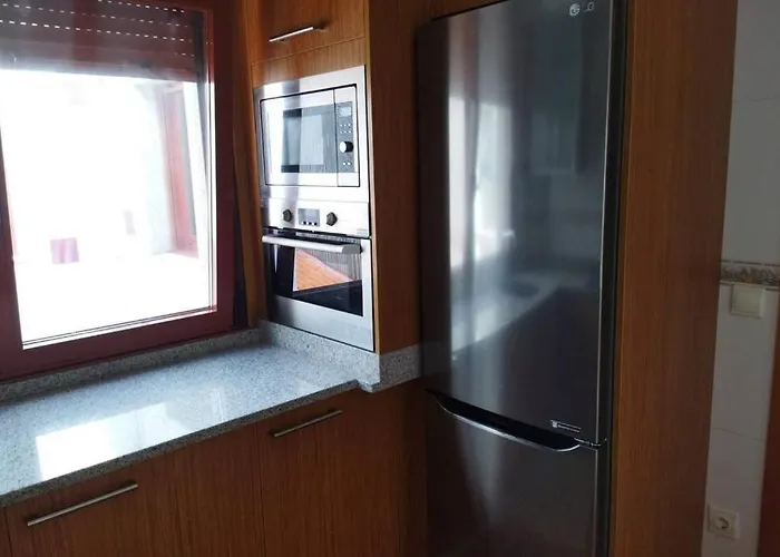 ático Céntrico Y Funcional Con Terraza Situado Frente Al Puente De La Toja Y Al Paseo Marítimo De O Grove. Ideal Para Familias O Grupos. Appartement *