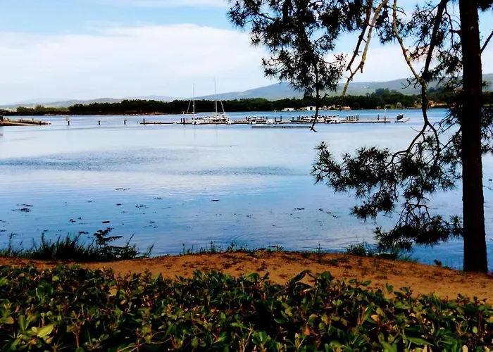 ático Céntrico Y Funcional Con Terraza Situado Frente Al Puente De La Toja Y Al Paseo Marítimo De O Grove. Ideal Para Familias O Grupos. Appartement *